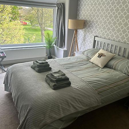 Lovely, Large Double Bedroom With Park View In Home Hazel Grove 외부 사진