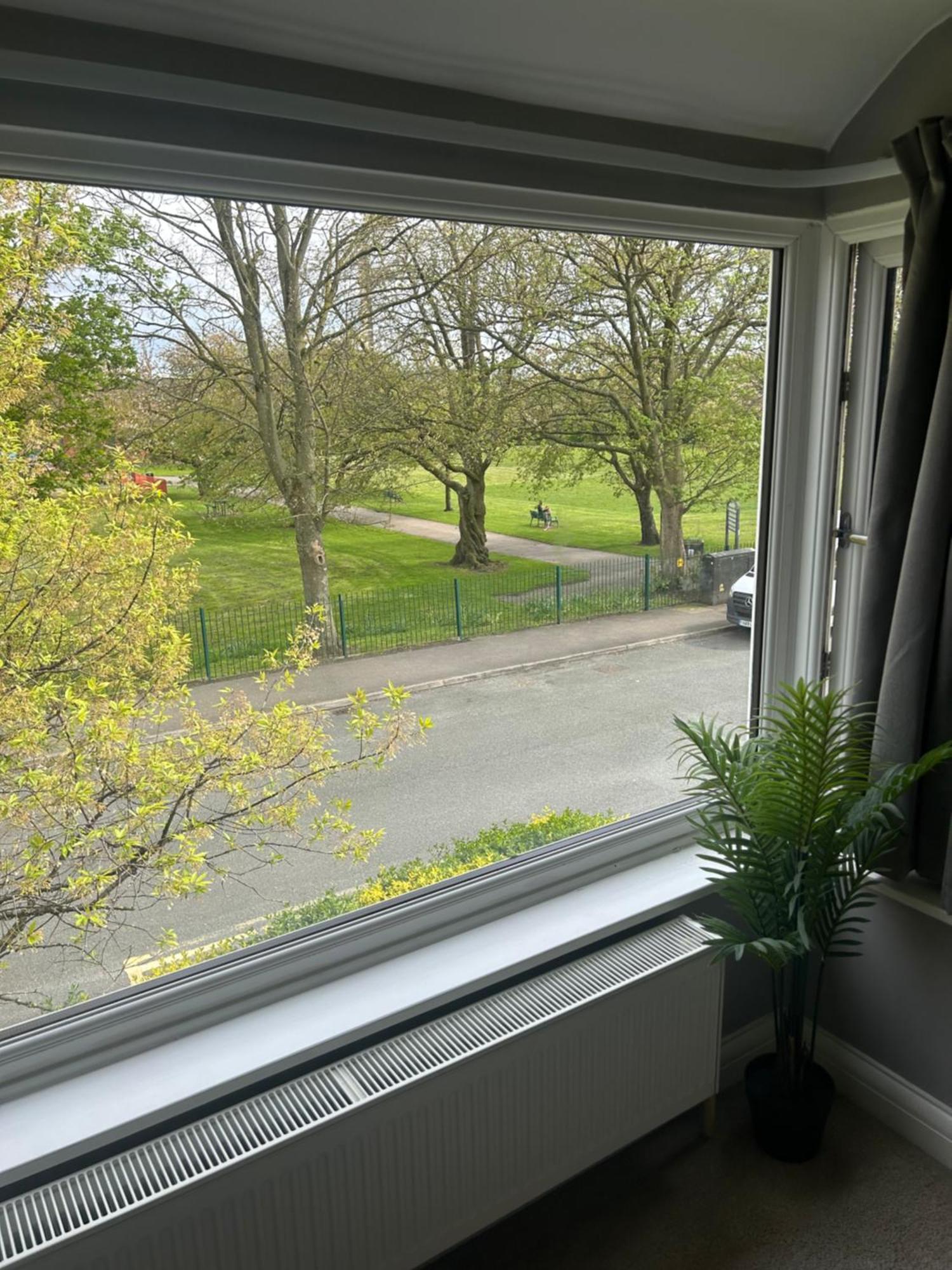 Lovely, Large Double Bedroom With Park View In Home Hazel Grove 외부 사진