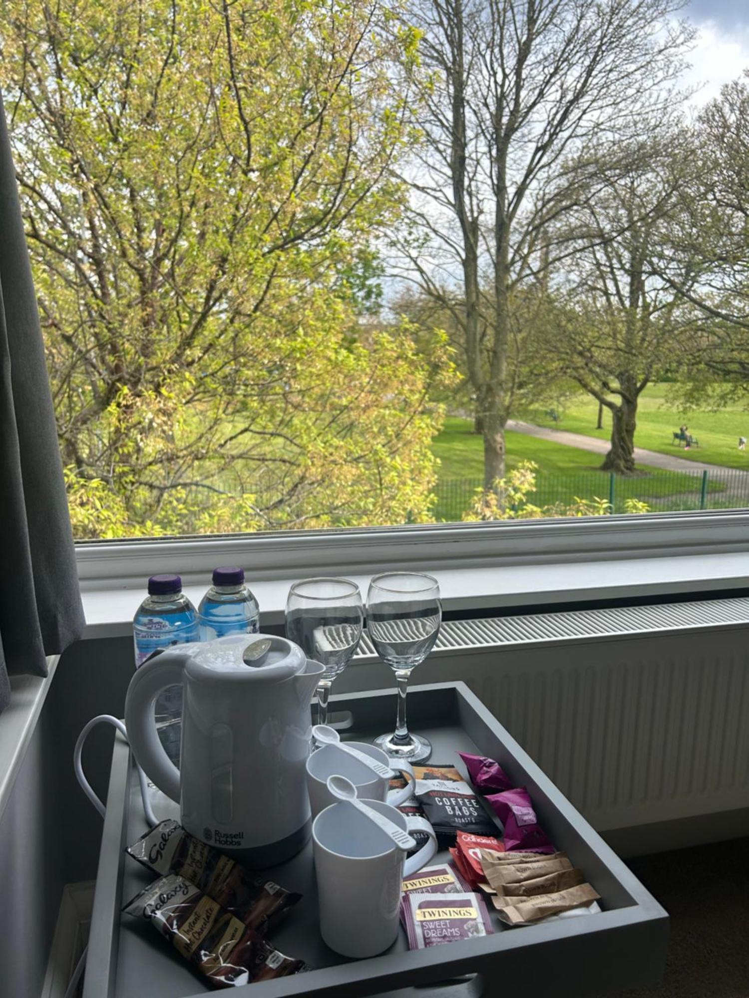 Lovely, Large Double Bedroom With Park View In Home Hazel Grove 외부 사진