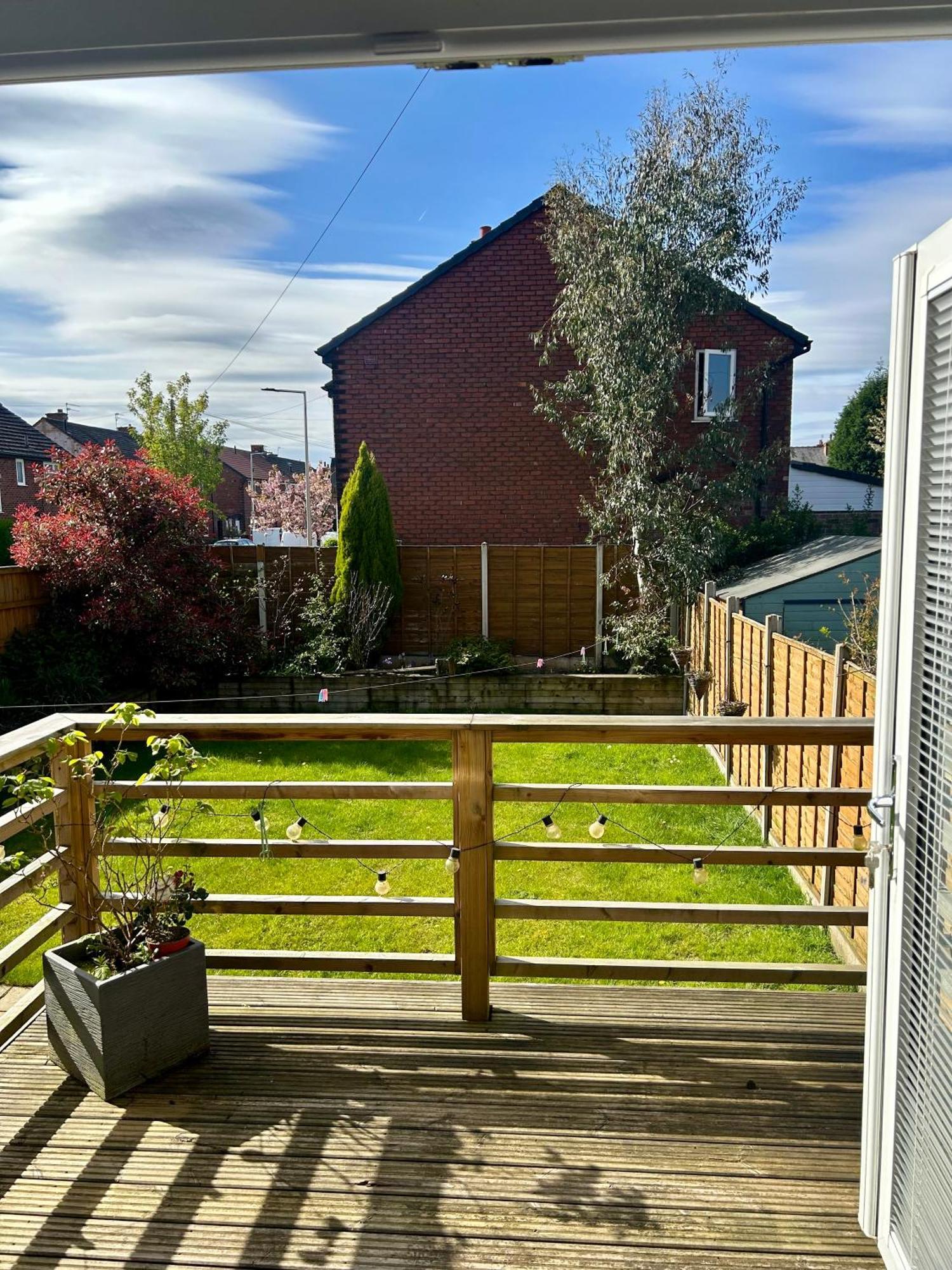 Lovely, Large Double Bedroom With Park View In Home Hazel Grove 외부 사진