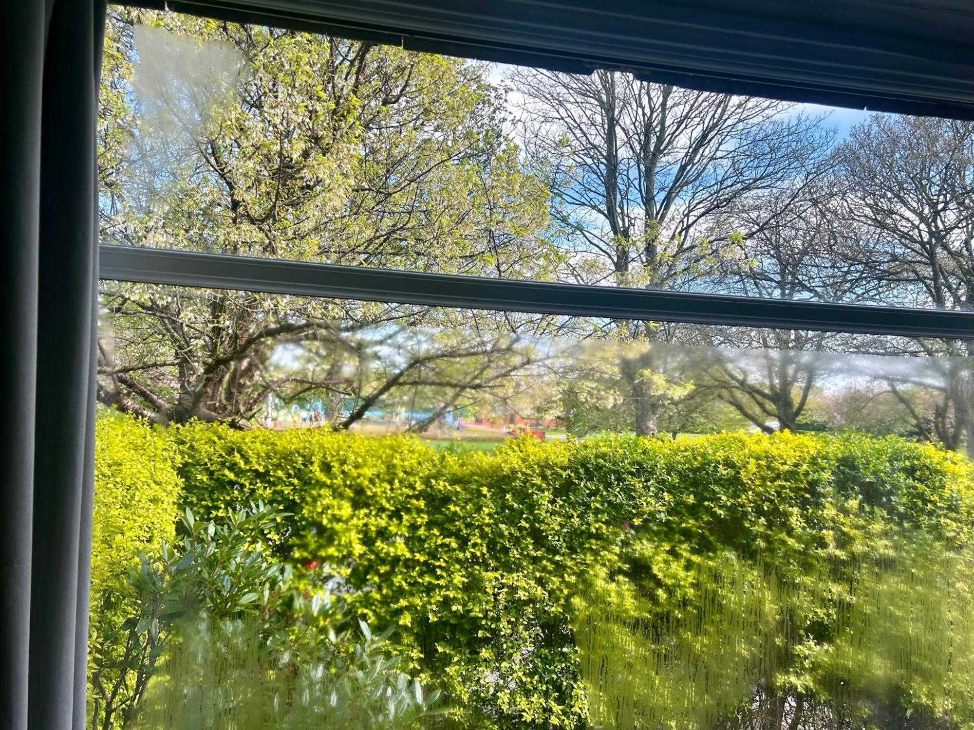 Lovely, Large Double Bedroom With Park View In Home Hazel Grove 외부 사진